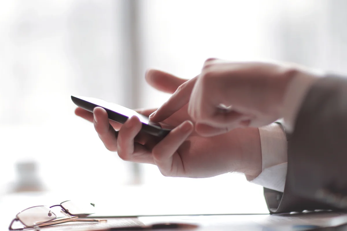 SMS i e-mail z przypomnieniem o płatności - szablony i dobre praktyki
